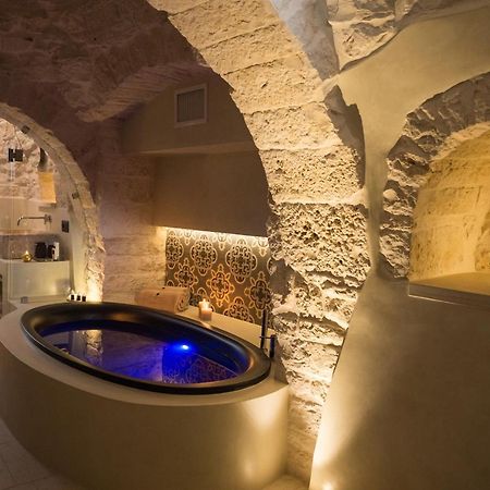 La Mandorla Luxury Trullo Bed and Breakfast Alberobello Exteriör bild