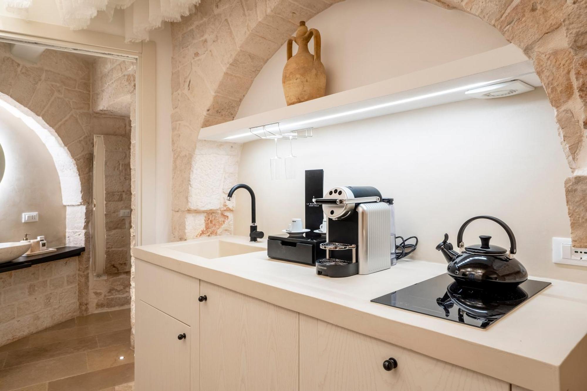 La Mandorla Luxury Trullo Bed and Breakfast Alberobello Exteriör bild