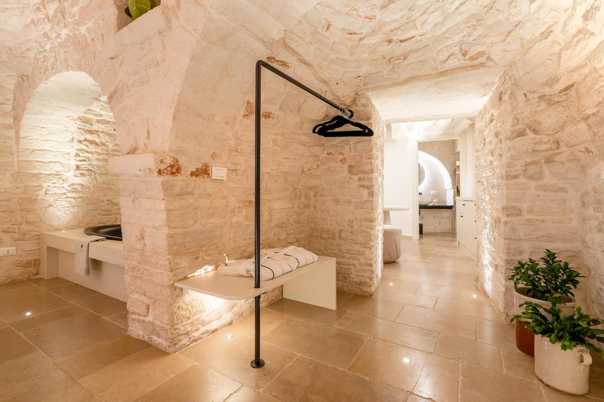 La Mandorla Luxury Trullo Bed and Breakfast Alberobello Exteriör bild