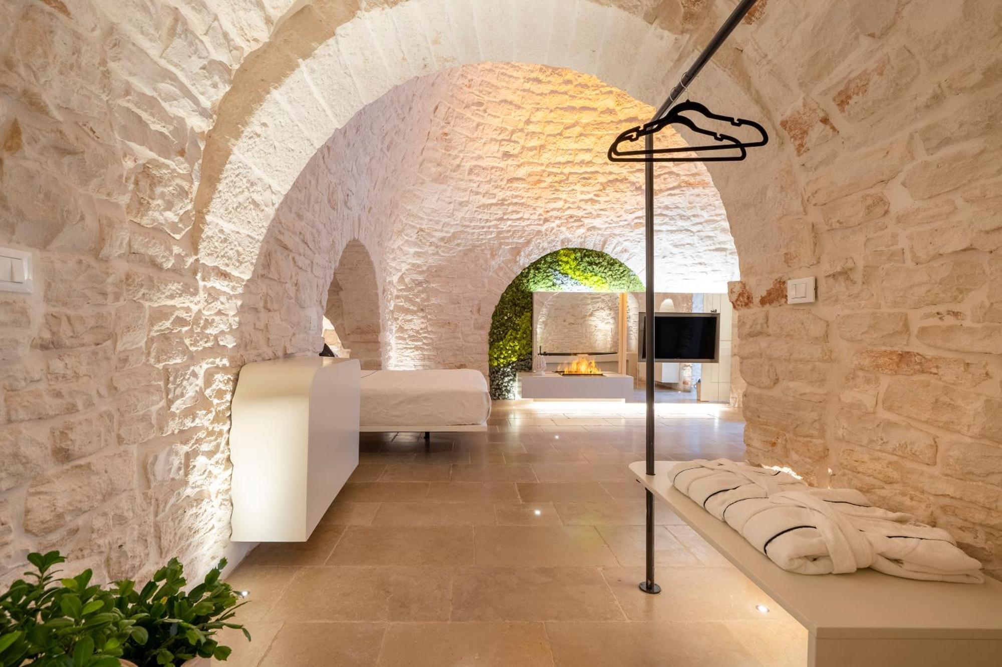La Mandorla Luxury Trullo Bed and Breakfast Alberobello Exteriör bild