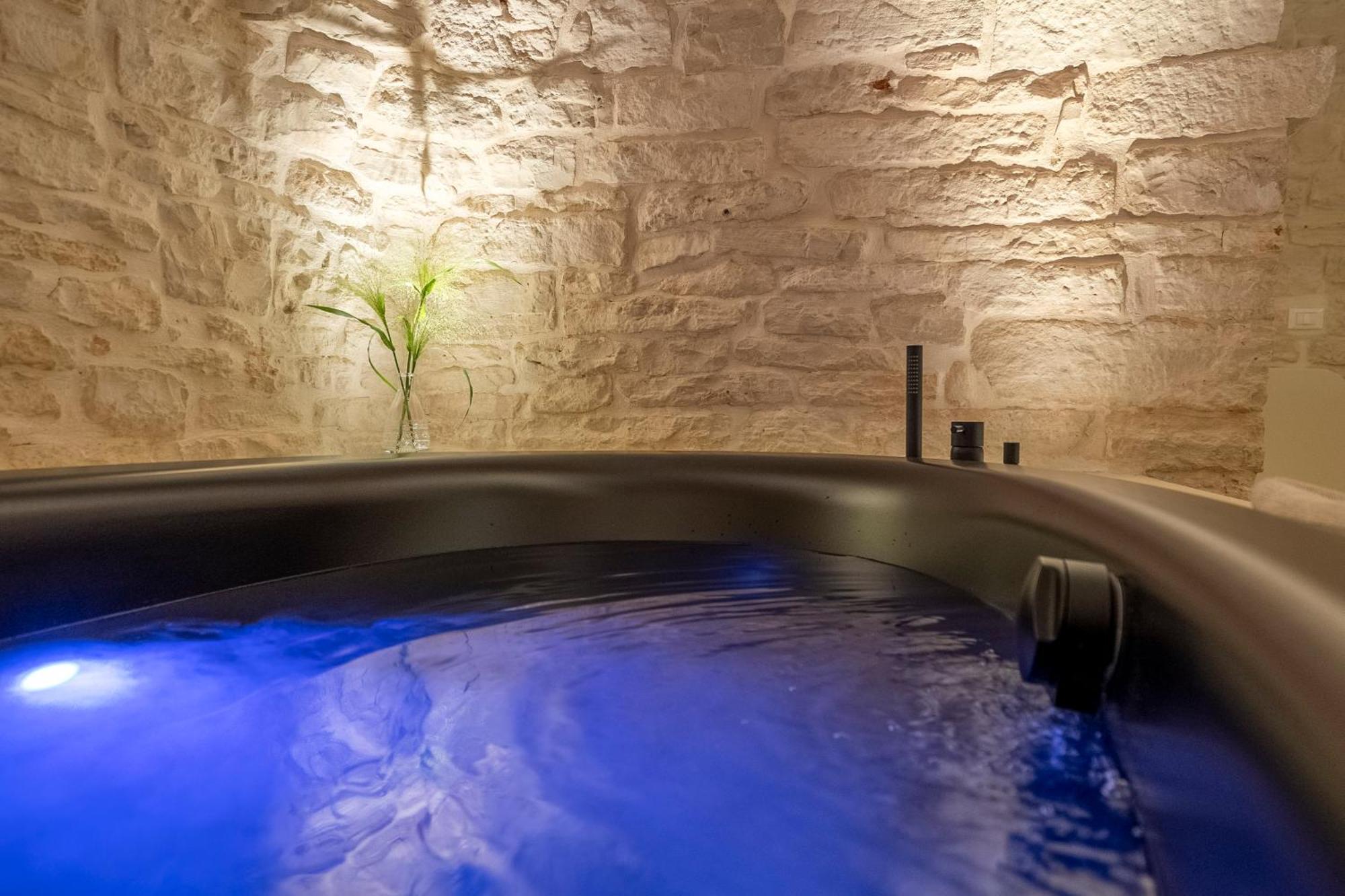 La Mandorla Luxury Trullo Bed and Breakfast Alberobello Exteriör bild