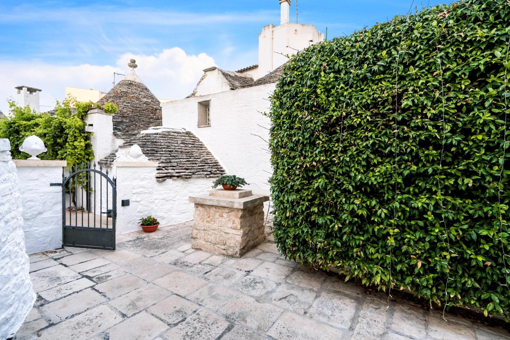La Mandorla Luxury Trullo Bed and Breakfast Alberobello Exteriör bild