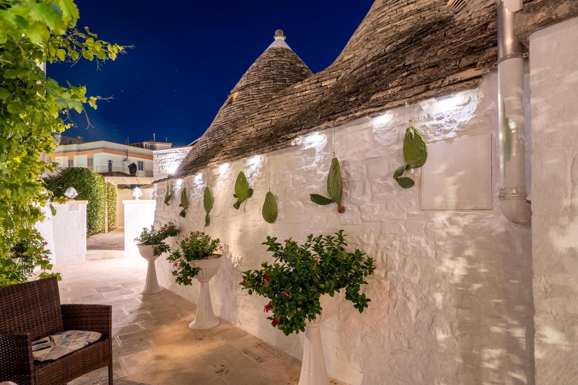 La Mandorla Luxury Trullo Bed and Breakfast Alberobello Exteriör bild